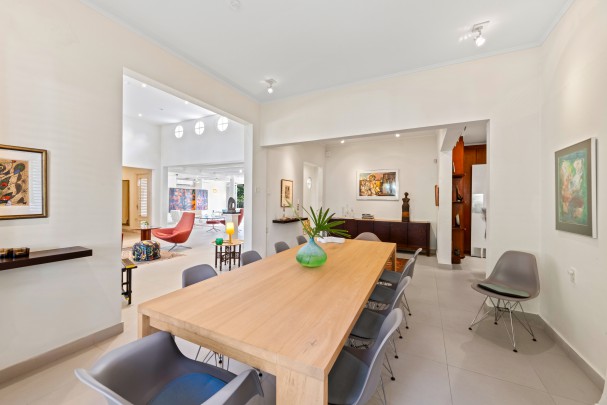 xclusive Detached Villa with Guest House on a Spacious Lot in Mahaai