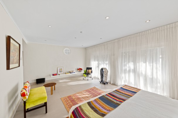 xclusive Detached Villa with Guest House on a Spacious Lot in Mahaai