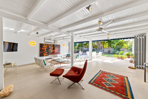 xclusive Detached Villa with Guest House on a Spacious Lot in Mahaai