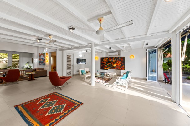 xclusive Detached Villa with Guest House on a Spacious Lot in Mahaai
