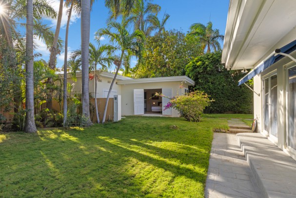 xclusive Detached Villa with Guest House on a Spacious Lot in Mahaai