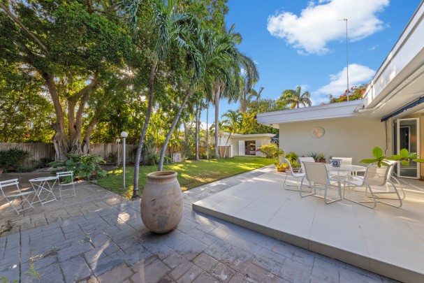 xclusive Detached Villa with Guest House on a Spacious Lot in Mahaai