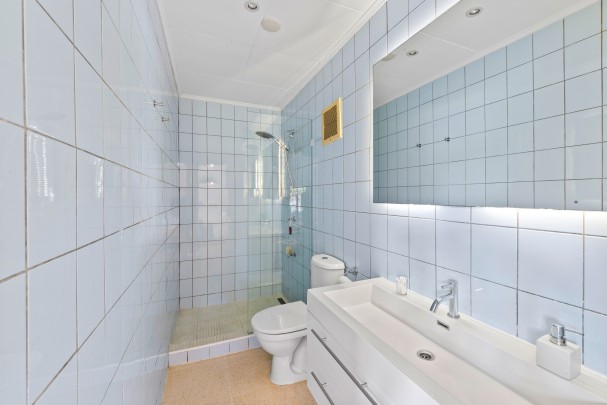 xclusive Detached Villa with Guest House on a Spacious Lot in Mahaai