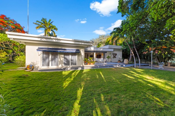 xclusive Detached Villa with Guest House on a Spacious Lot in Mahaai