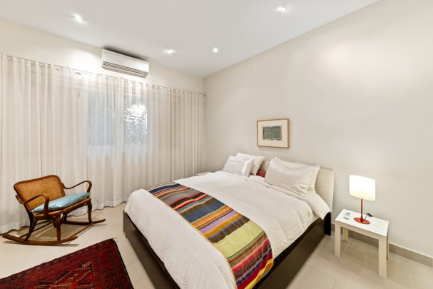 xclusive Detached Villa with Guest House on a Spacious Lot in Mahaai