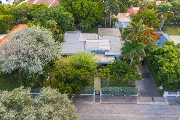 xclusive Detached Villa with Guest House on a Spacious Lot in Mahaai