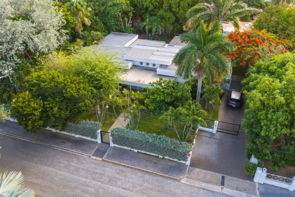 Exclusieve Vrijstaande Villa met gastenverblijf op ruim perceel Mahaai