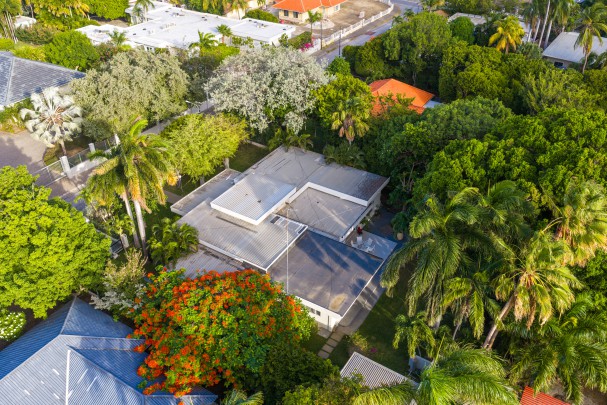 xclusive Detached Villa with Guest House on a Spacious Lot in Mahaai
