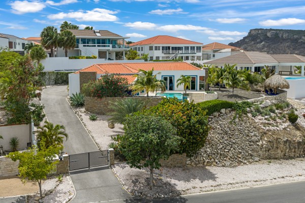 Blue Bay BT 06 – ‘Fifty shades of Blue’ Luxury Oceanview Villa