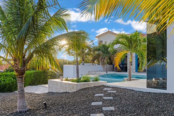 Blue Bay BT 06 – ‘Fifty shades of Blue’ Luxury Oceanview Villa