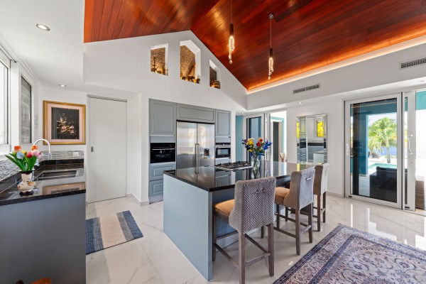 Blue Bay BT 06 – ‘Fifty shades of Blue’ Luxury Oceanview Villa