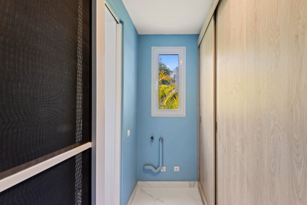 Blue Bay BT 06 – ‘Fifty shades of Blue’ Luxury Oceanview Villa
