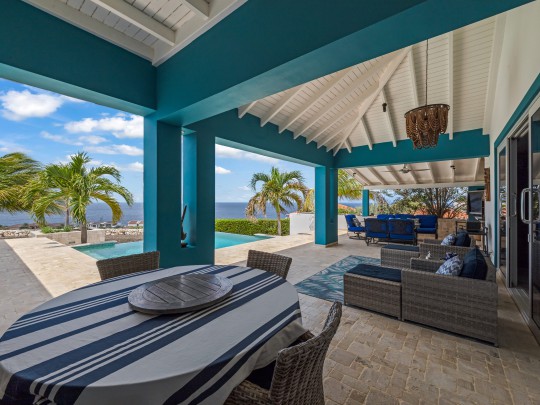 Blue Bay BT 06 &ndash; &lsquo;Fifty shades of Blue&rsquo; Luxury Oceanview Villa