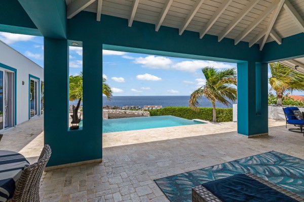 Blue Bay BT 06 – ‘Fifty shades of Blue’ Luxury Oceanview Villa