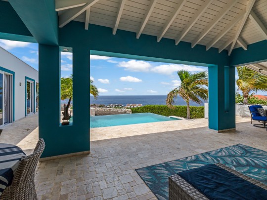 Blue Bay BT 06 &ndash; &lsquo;Fifty shades of Blue&rsquo; Luxury Oceanview Villa
