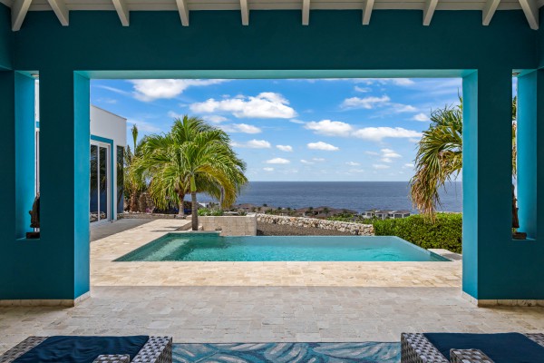 Blue Bay BT 06 – ‘Fifty shades of Blue’ Luxury Oceanview Villa