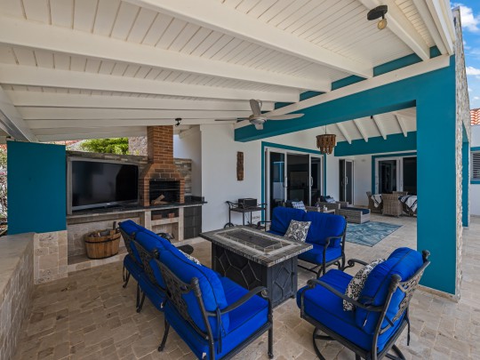 Blue Bay BT 06 &ndash; &lsquo;Fifty shades of Blue&rsquo; Luxury Oceanview Villa