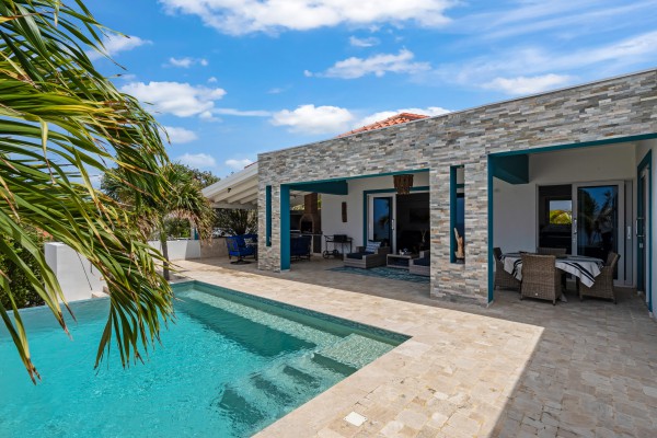 Blue Bay BT 06 – ‘Fifty shades of Blue’ Luxury Oceanview Villa