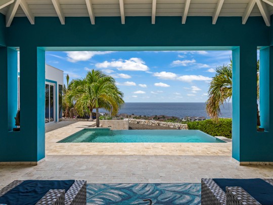 Blue Bay BT 06 &ndash; &lsquo;Fifty shades of Blue&rsquo; Luxury Oceanview Villa