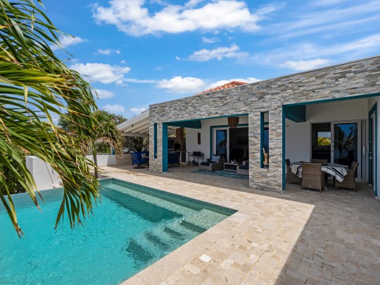 Blue Bay BT 06 &ndash; &lsquo;Fifty shades of Blue&rsquo; Luxury Oceanview Villa