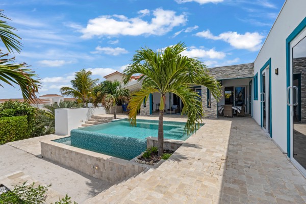 Blue Bay BT 06 – ‘Fifty shades of Blue’ Luxury Oceanview Villa