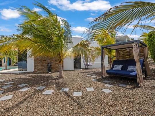 Blue Bay BT 06 &ndash; &lsquo;Fifty shades of Blue&rsquo; Luxury Oceanview Villa