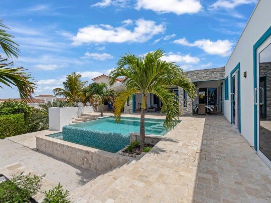 Blue Bay BT 06 &ndash; &lsquo;Fifty shades of Blue&rsquo; Luxury Oceanview Villa
