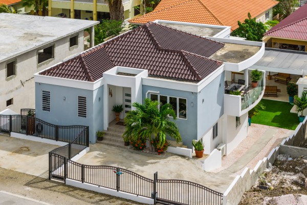 Grote Berg Tropical Paradise with Proven Rental Income