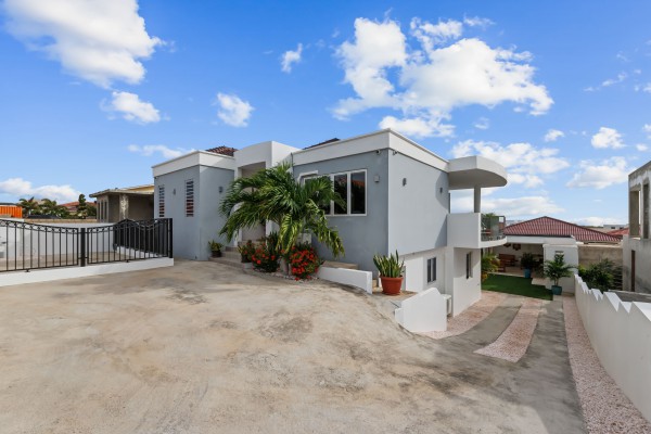 Grote Berg Tropical Paradise with Proven Rental Income