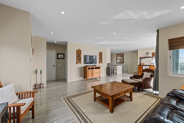 Grote Berg Tropical Paradise with Proven Rental Income
