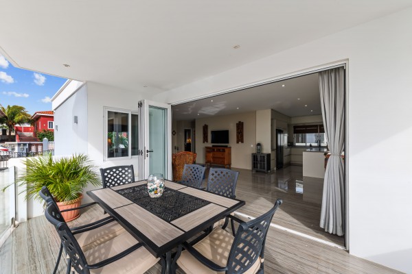 Grote Berg Tropical Paradise with Proven Rental Income