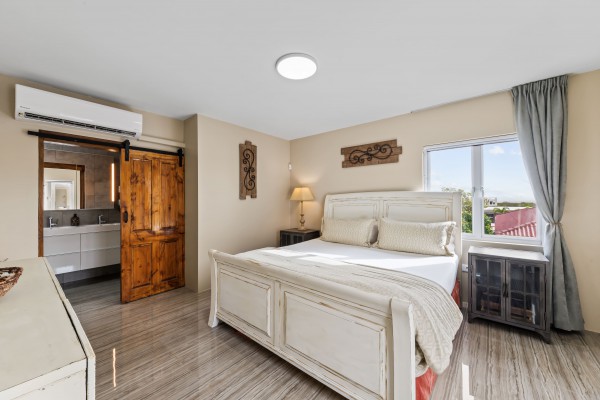 Grote Berg Tropical Paradise with Proven Rental Income