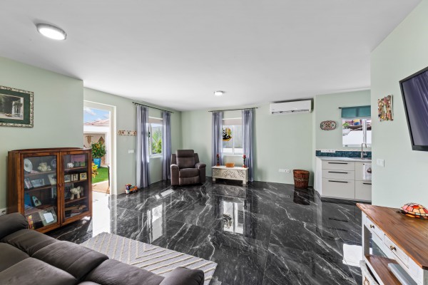 Grote Berg Tropical Paradise with Proven Rental Income