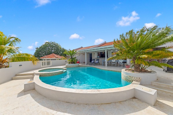 Blue Bay BD61 - Spacious Villa with Guest Apartment