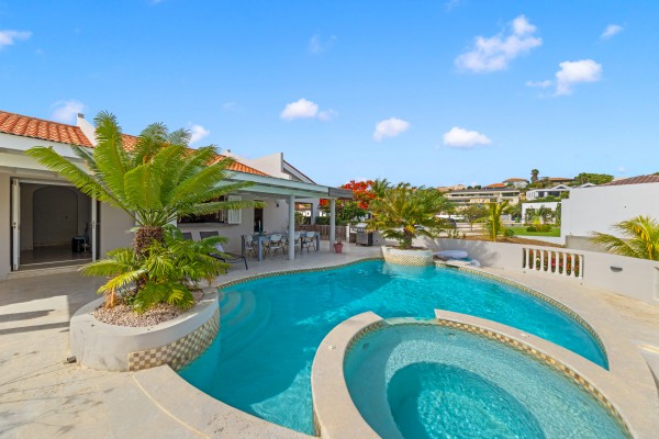 Blue Bay BD61 - Spacious Villa with Guest Apartment