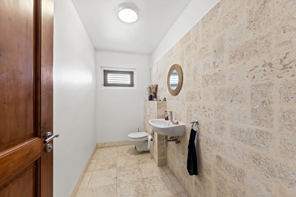 Blue Bay BD61 - Spacious Villa with Guest Apartment