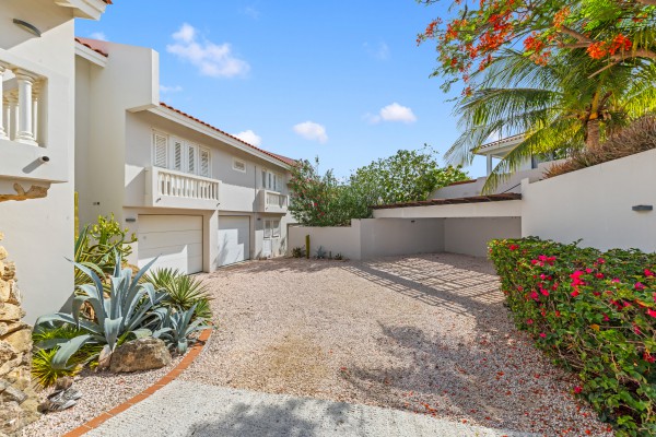 Blue Bay BD61 - Spacious Villa with Guest Apartment