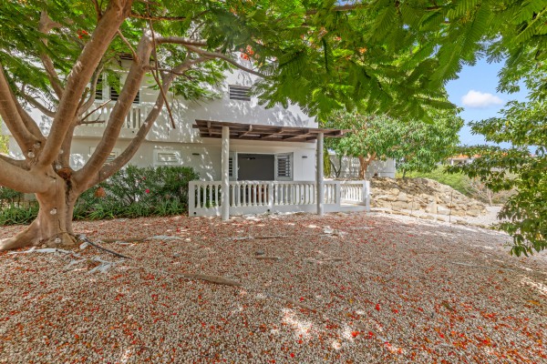 Blue Bay BD61 - Spacious Villa with Guest Apartment