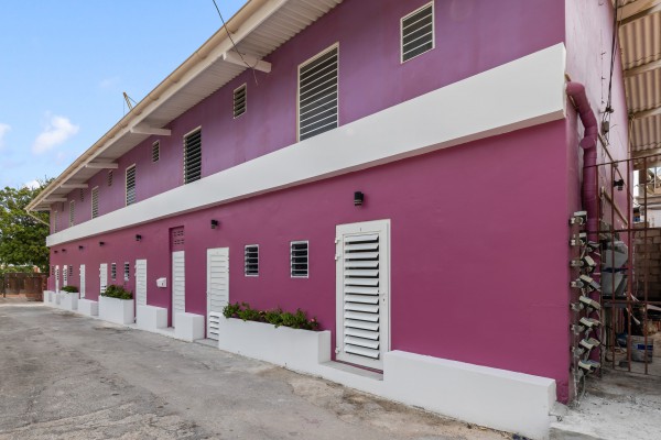 Investment property with 12 renovated apartments in Otrobanda