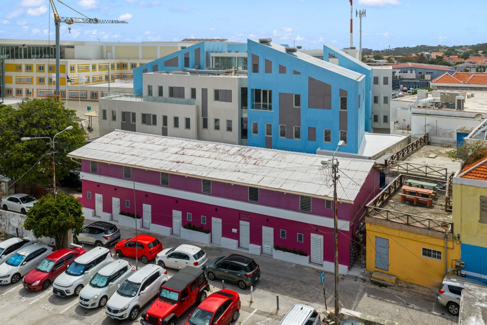 RE/MAX real estate, Curacao, Otrobanda, Investment property with 12 renovated apartments in Otrobanda