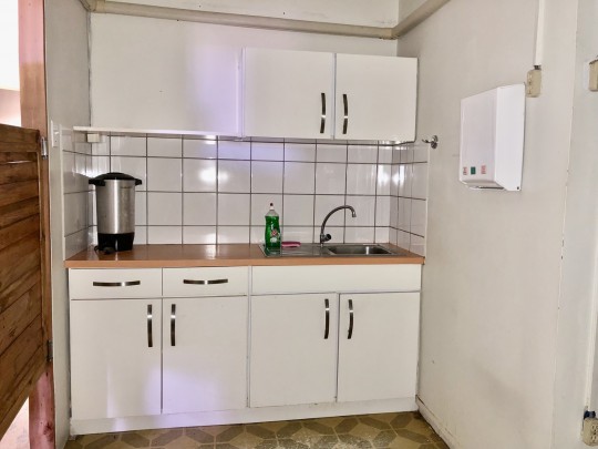 Salinja - Commercial unit ideal office space with kitchen and bathroom