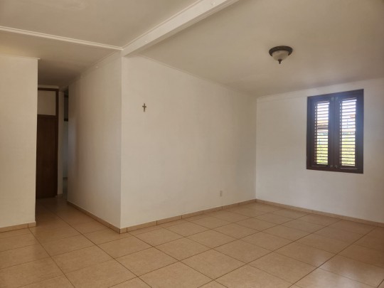 Abrahamsz – Centrally located 3-bedroom house 