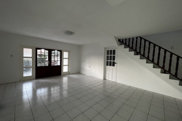 Grote Berg – Light, spacious 4-bedroom house Kaya Butuela