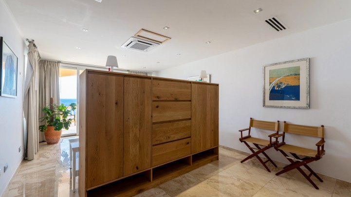 The Strand – Oceanfront Apartment with 4 Bedrooms at “The Strand”
