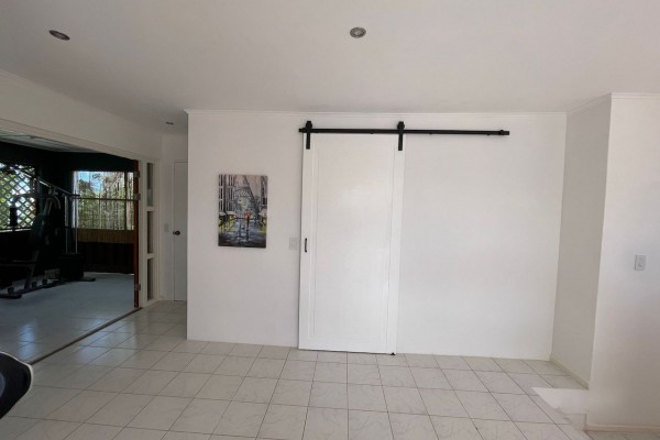 Grote Berg – Light, spacious 4-bedroom house Kaya Butuela