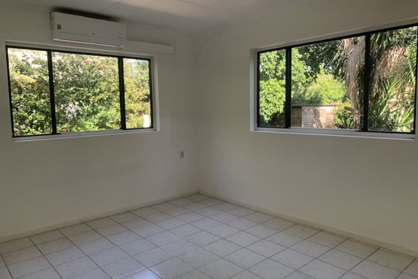 Grote Berg – Light, spacious 4-bedroom house Kaya Butuela