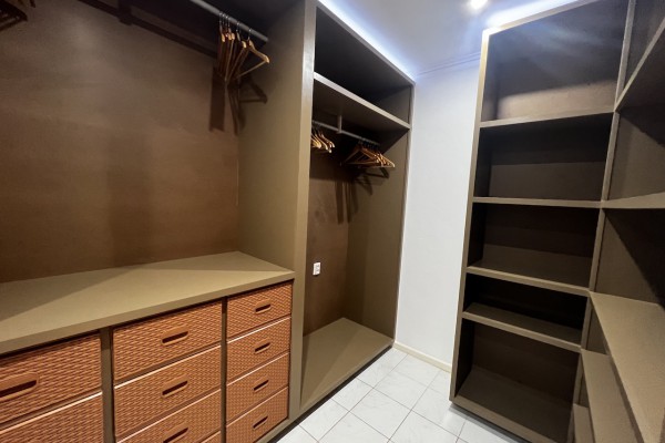 Grote Berg – Light, spacious 4-bedroom house Kaya Butuela