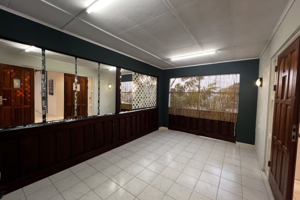 Grote Berg – Light, spacious 4-bedroom house Kaya Butuela
