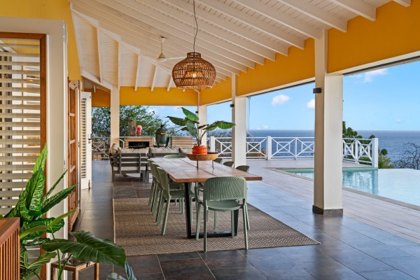Blue Bay BB-08 - Villa met Zeezicht en Spectaculaire Zonsondergangen