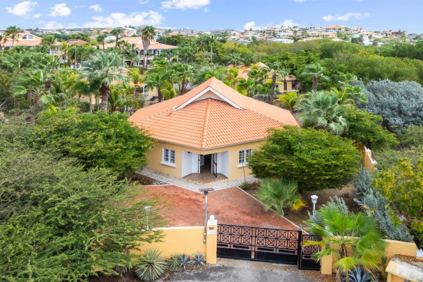 Ruime vrijstaande 3-slaapkamer woning te huur in Jan Thiel op resort